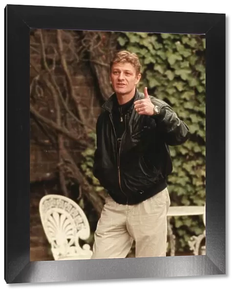 Sean Bean Actor at his Totteridge Home in Shillingford gives the thumbs up