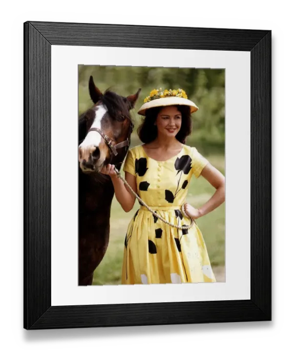 Framed Print : Catherine Zeta Jones actress pictured on location in Pluckley Kent for the filming of