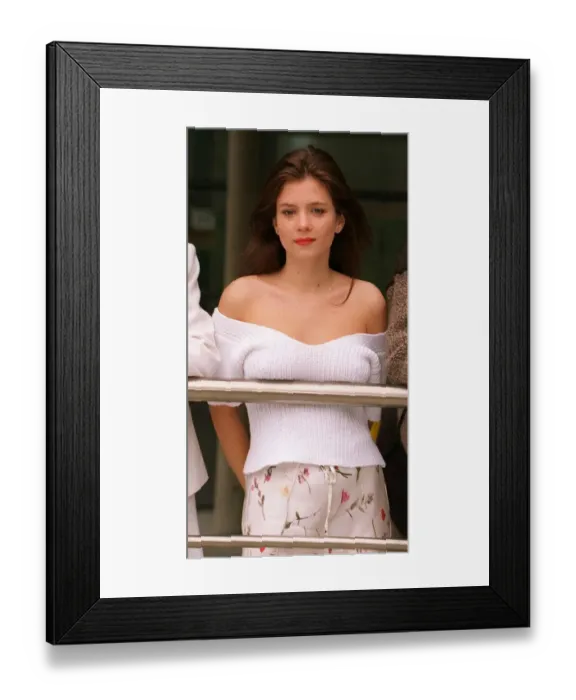 Framed Print : Anna Friel Actress Promotes A Video For Brookside Framed Print : Anna Friel Actress Promotes A Video For Brookside