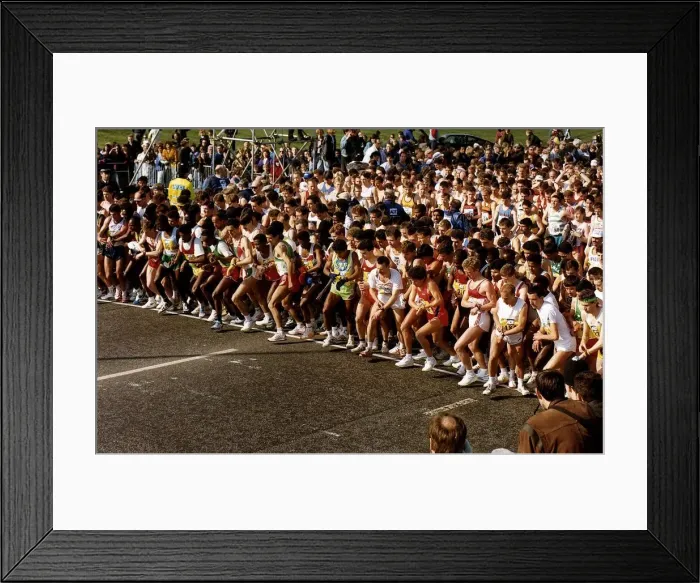 Framed Print : London Marathon got under way with the normal mass start Framed Print : London Marathon got under way with the normal mass start