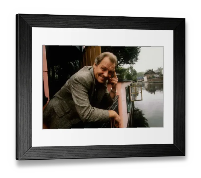 Framed Print : David Soul Film Actor leaning over the railings Framed Print : David Soul Film Actor leaning over the railings