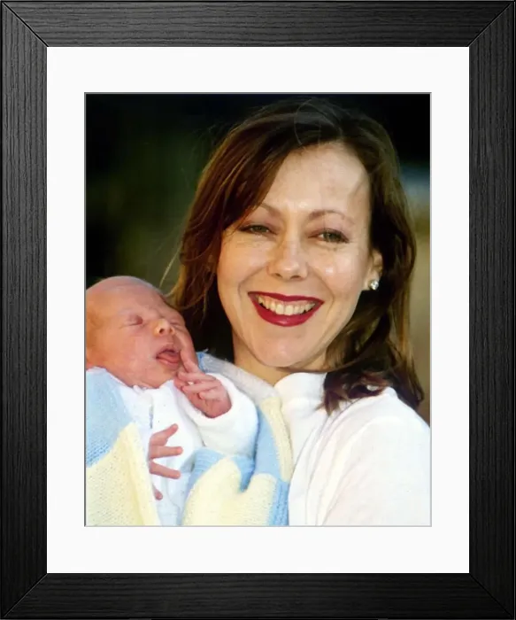 Framed Print : Jenny Agutter Actress with her newborn baby Johnathan Framed Print : Jenny Agutter Actress with her newborn baby Johnathan