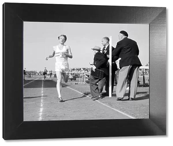 Chris Chataway winning 3 mile event circa 1955