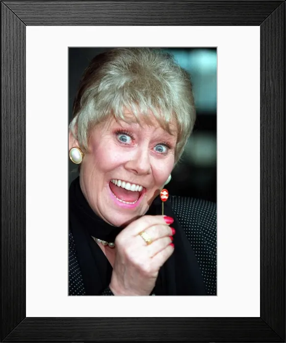 Framed Print : Liz Dawn actress who plays Vera Duckworth in TV soap Coronation Street at the Piccadilly