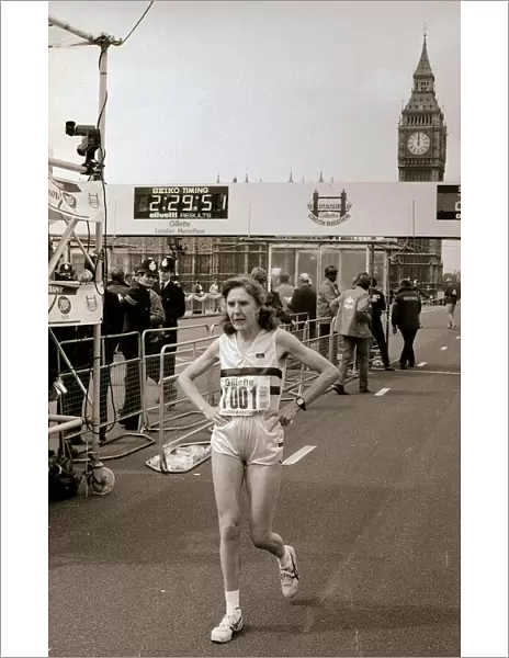 London Marathon 1982 Joyce Smith finishing the Marathon - The first woman home