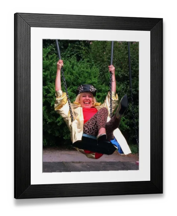 Framed Print : Julie Goodyear Actress after announcing that she is to quit Coronation street -