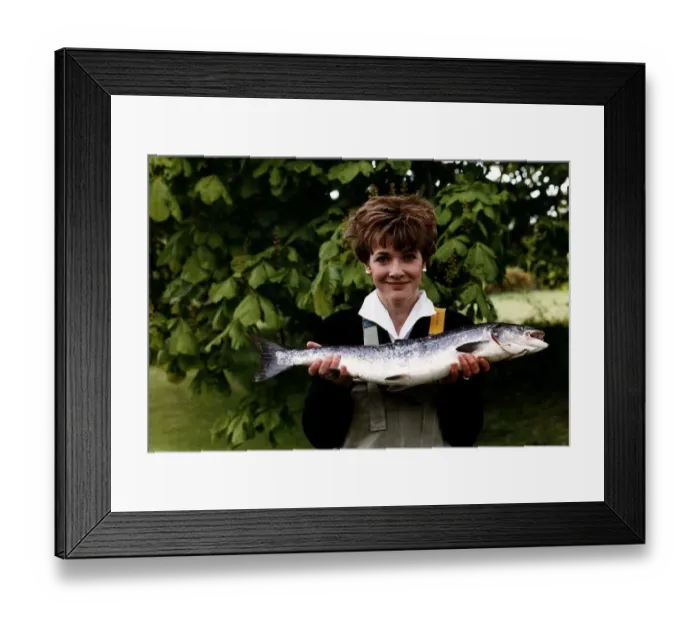 Framed Print : Fiona Armstrong ITN TV Presenter and News reader holding a fish May 1991 Framed Print : Fiona Armstrong ITN TV Presenter and News reader holding a fish May 1991