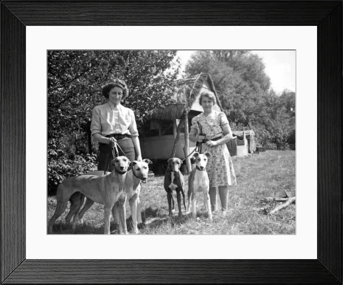 Framed Print : Two ladies at Flatford Mill Suffolk where Constable painted the Haywain East Anglia