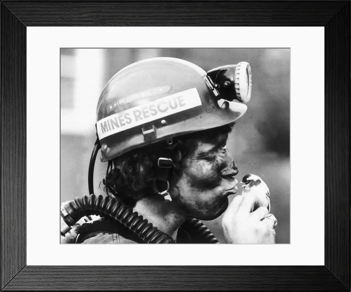 Framed Print : Miner David Kirk kisses Pit Canary 1981 Framed Print : Miner David Kirk kisses Pit Canary 1981