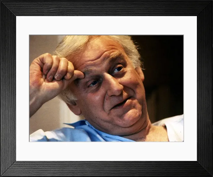 Framed Print : John Thaw Actor relaxing at Home A©Mirrorpix