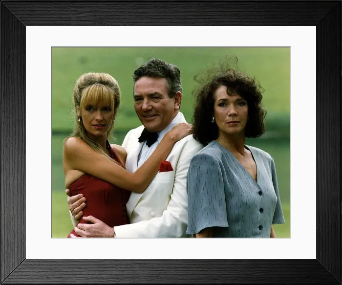 Framed Print : Linda Marlowe right actress Albert Finney centre and Sarah Berger left in the BBC TV