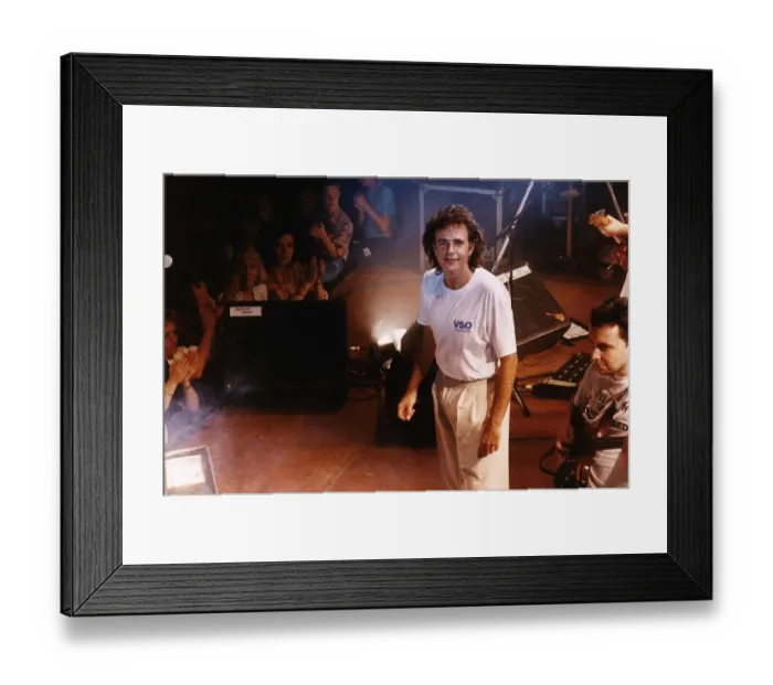 Framed Print : David Essex Pop Singer Actor on stage A©Mirrorpix Framed Print : David Essex Pop Singer Actor on stage A©Mirrorpix