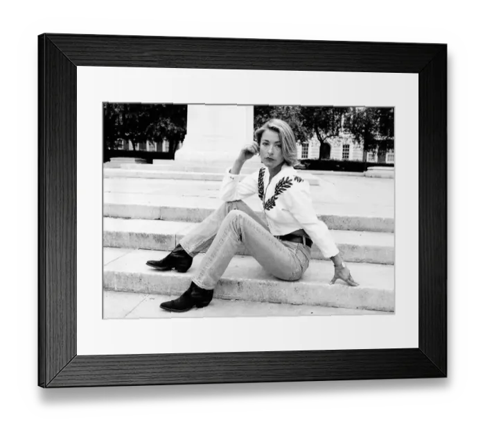 Framed Print : Amanda Donohoe Actress stars in the new movie Diamond Skulls pictured in Grosvenor Square Framed Print : Amanda Donohoe Actress stars in the new movie Diamond Skulls pictured in Grosvenor Square