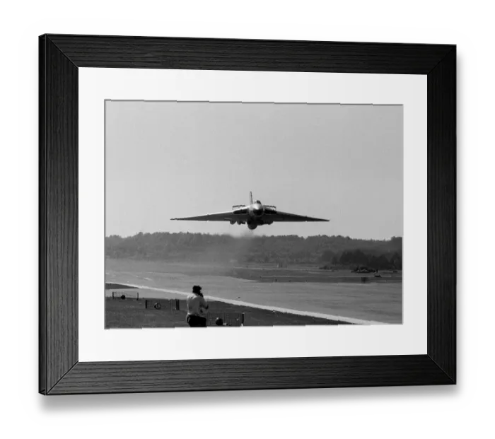 Framed Print : Aircraft AVRO Vulcan (Olympus Test Bed) flies in at full power Framed Print : Aircraft AVRO Vulcan (Olympus Test Bed) flies in at full power