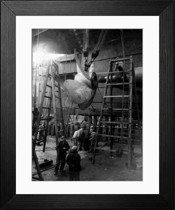 Framed Print : R. M.s Queen Mary - November 1949, repairs to keel Framed Print : R. M.s Queen Mary - November 1949, repairs to keel