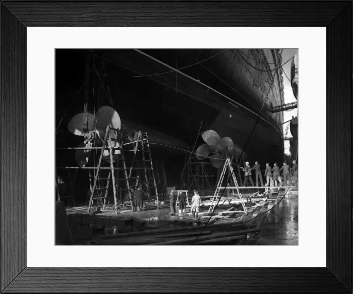 Framed Print : R. M.s Queen Mary - November 1949, repairs to keel Framed Print : R. M.s Queen Mary - November 1949, repairs to keel