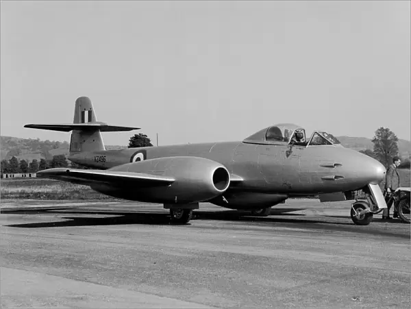 Aircraft Gloster Meteor 1950, the 1st jet to enter service with the royal Air Force