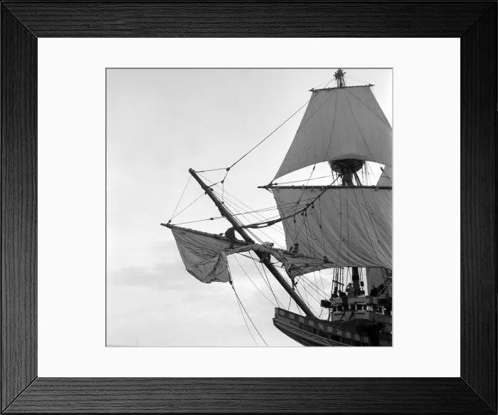 Framed Print : The Mayflower II April 1957, arrives at Plymouth and is accorded civic reception
