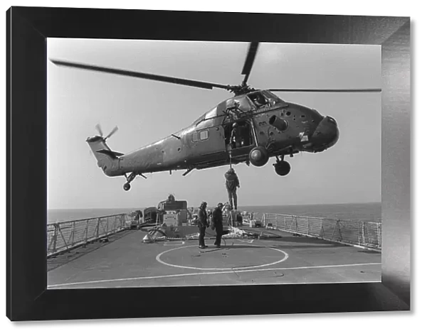 Royal Navy Westland Wessex October 1985, transfering personnel from ship to ship in