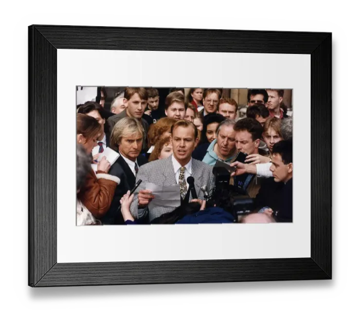 Framed Print : Jason Donovan Actor / Singer making statement outside court Framed Print : Jason Donovan Actor / Singer making statement outside court