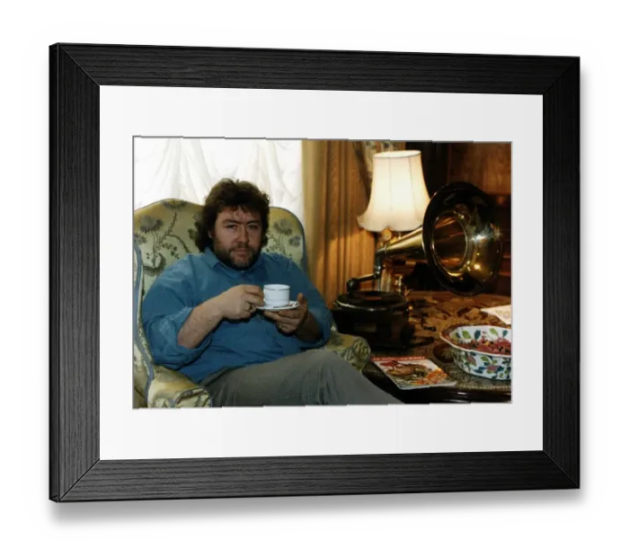 Framed Print : Gregor Fisher Actor Star of Rab C Nesbittsitting in chair drinking a cup of tea