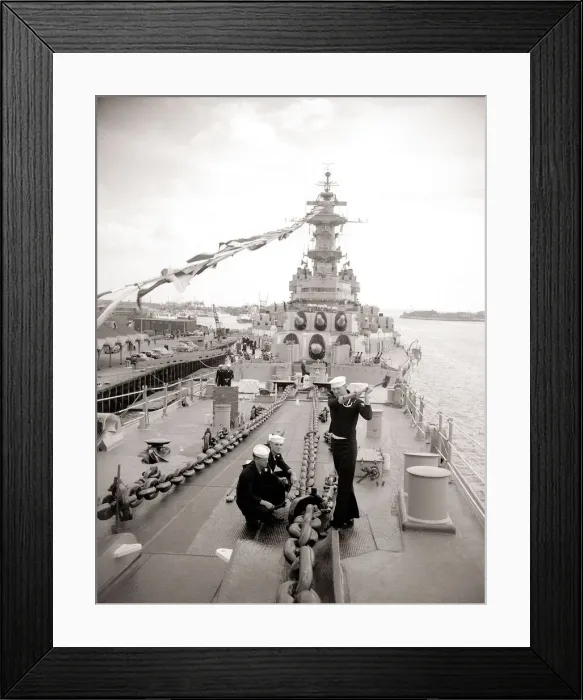 Framed Print : A US sailors about to drop one of the US Iowa anchors as it docks at Portsmouth Framed Print : A US sailors about to drop one of the US Iowa anchors as it docks at Portsmouth