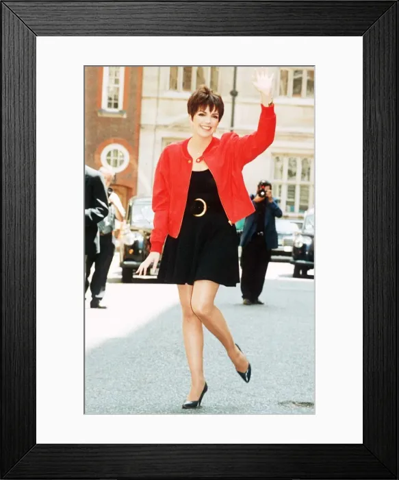 Framed Print : Liza Minnelli American Actress and singer in London Framed Print : Liza Minnelli American Actress and singer in London