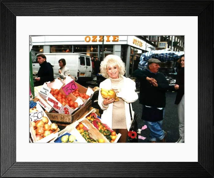 Framed Print : Barbara Windsor Actress In Petticoat Lane Market Sampling Fruit & Vegetables Framed Print : Barbara Windsor Actress In Petticoat Lane Market Sampling Fruit & Vegetables