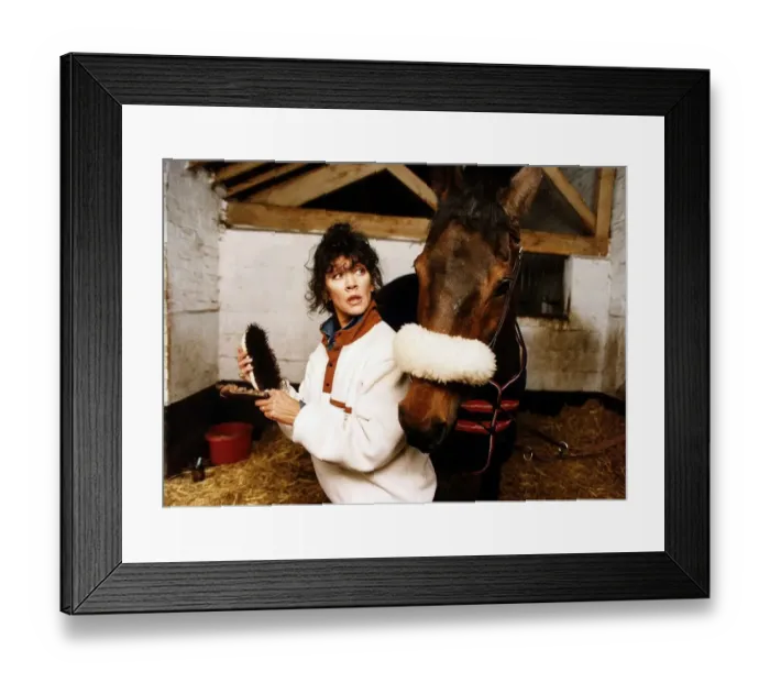 Framed Print : Amanda Barrie Actress from Coronation Street'with racehorse RedRum