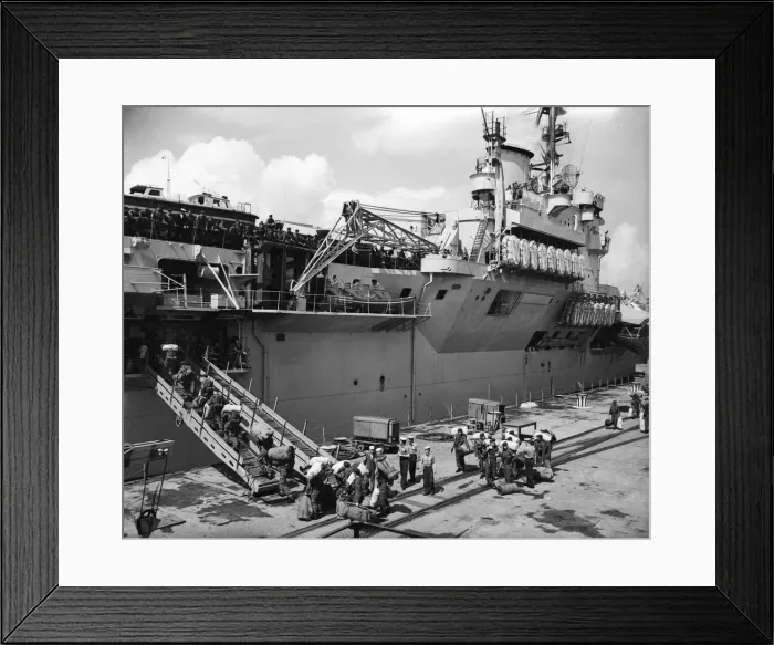Framed Print : Suez Crisis 1956 Soldiers embarking on the Aircraft Carrier HMS Theseus as it Framed Print : Suez Crisis 1956 Soldiers embarking on the Aircraft Carrier HMS Theseus as it