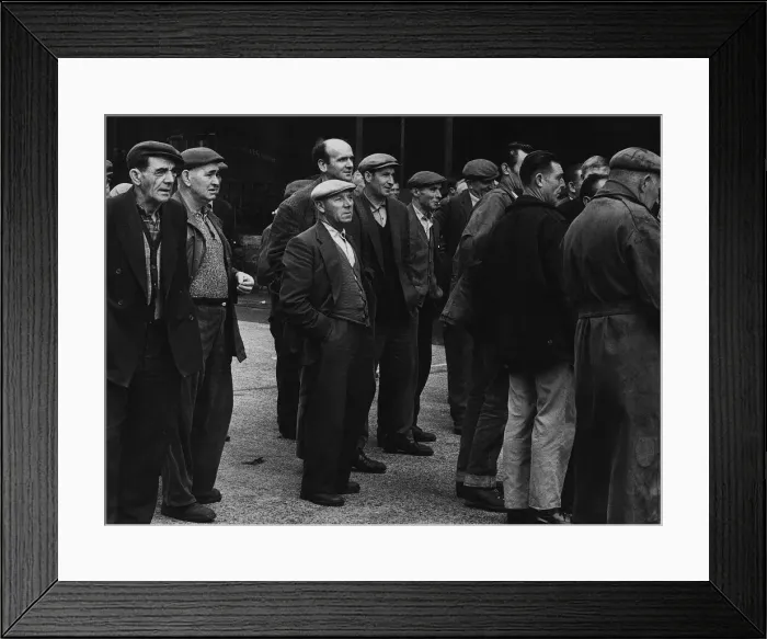 Framed Print : Peter Pearson (centre) a docker waits with other dockers for their allocation of work to