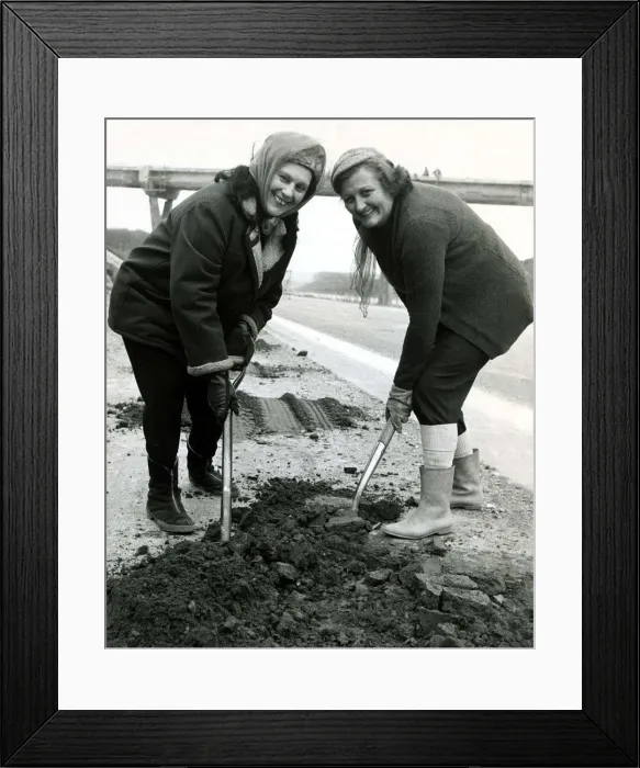 Framed Print : Mrs Dolly Golvy and Mrs Hilda Black at work on the M4 December 1971 Framed Print : Mrs Dolly Golvy and Mrs Hilda Black at work on the M4 December 1971