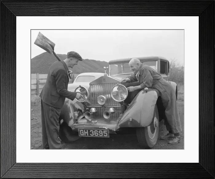 Framed Print : Tedd Allin of Chiswick who works as a lavortory cleaner in a factory on the Great West Framed Print : Tedd Allin of Chiswick who works as a lavortory cleaner in a factory on the Great West
