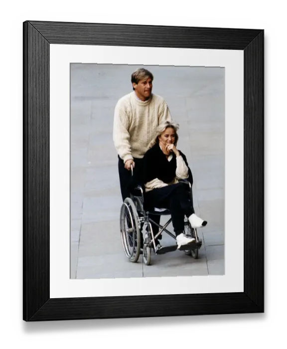 Framed Print : Susan George Actress is pushed along in a wheelchair by her husband Simon MacCorkindale Framed Print : Susan George Actress is pushed along in a wheelchair by her husband Simon MacCorkindale