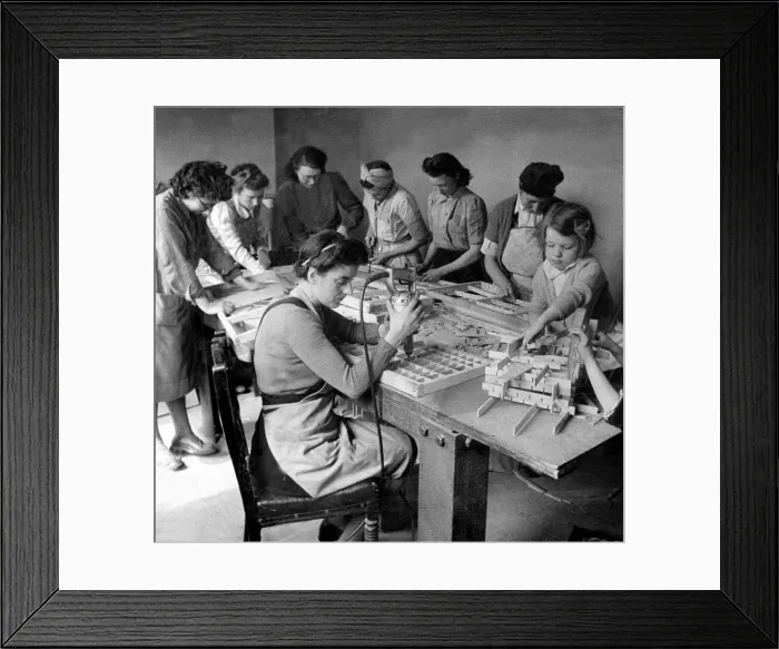 Framed Print : Married women part time workers at Leonard J. Foxs factory, Old Kent Road Framed Print : Married women part time workers at Leonard J. Foxs factory, Old Kent Road
