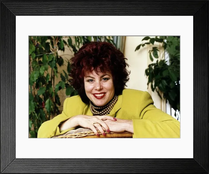 Framed Print : Ruby Wax Tv Presenter in her Holland Park Home DBase Framed Print : Ruby Wax Tv Presenter in her Holland Park Home DBase
