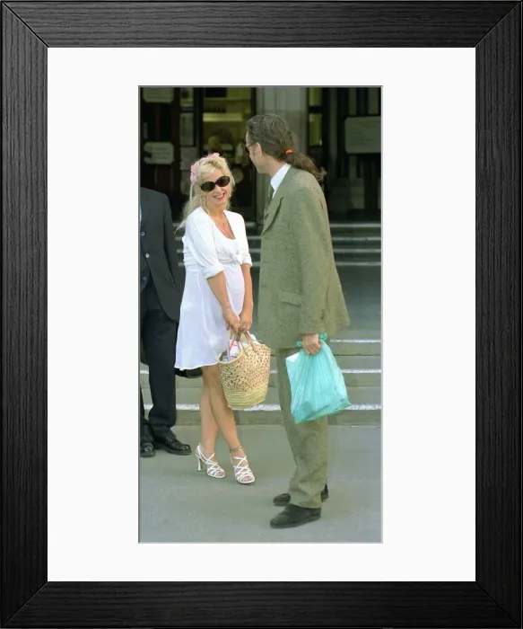 Framed Print : Paula yates tv presenter leaving the high court with ex husband bob geldof singer after