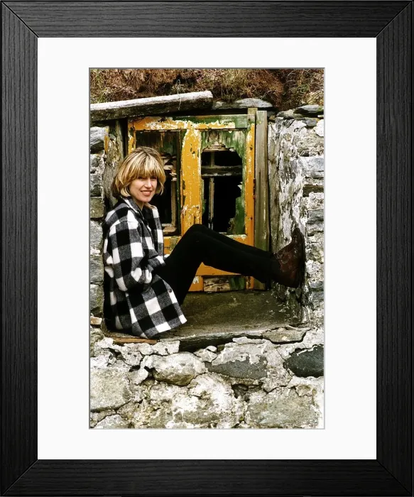 Framed Print : Selina Scott TV Presenter at her Highland Cottage DBase