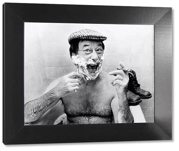Jack Douglas Comedian on shaving A©mirrorpix