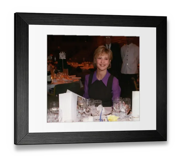 Framed Print : JULIA CARLING TV Presenter AT THE GROSVENOR HOUSE HOTEL TODAY 12. 3. 96