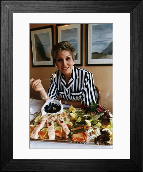 Framed Print : Angela Rippon TV Presenter and Newsreader appearing on the Health Programme on Radio 5 Framed Print : Angela Rippon TV Presenter and Newsreader appearing on the Health Programme on Radio 5