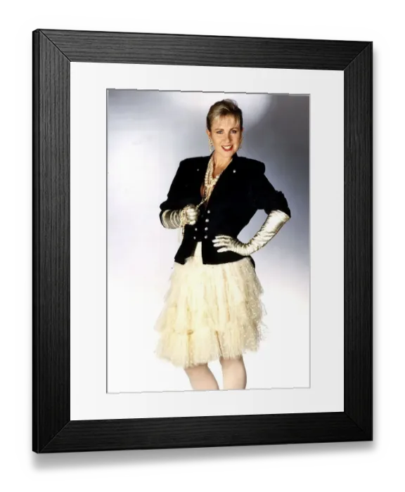Framed Print : Sarah Greene TV Presenter who hosts ITV Fashion Programme Posh Frocks and New Trousers Framed Print : Sarah Greene TV Presenter who hosts ITV Fashion Programme Posh Frocks and New Trousers