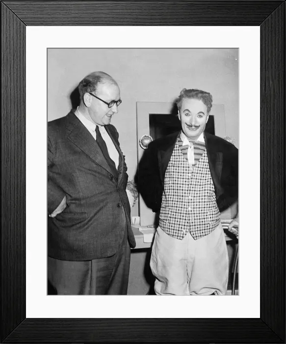 Framed Print : Charlie Chaplin and William Connor (cassandra) A©Mirrorpix