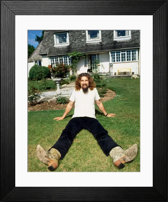 Framed Print : Billy Connolly outside house in Drymen June 1980 A©mirrorpix Framed Print : Billy Connolly outside house in Drymen June 1980 A©mirrorpix