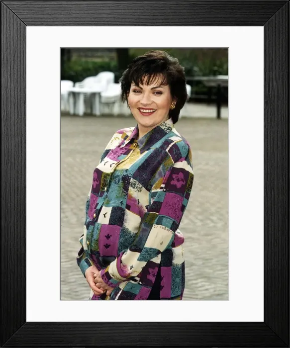 Framed Print : Lorraine Kelly Tv Presenter April 1994 Framed Print : Lorraine Kelly Tv Presenter April 1994