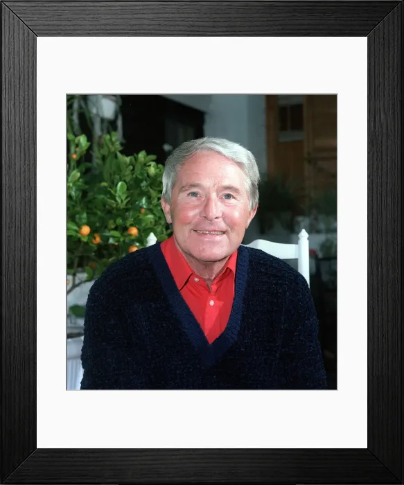 Framed Print : Ernie Wise comedian at home 1986 A©mirrorpix Framed Print : Ernie Wise comedian at home 1986 A©mirrorpix
