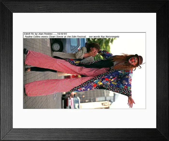 Framed Print : Pauline Collins actress meets clown Stevie on stilts August 1995 at Edinburgh festival Framed Print : Pauline Collins actress meets clown Stevie on stilts August 1995 at Edinburgh festival