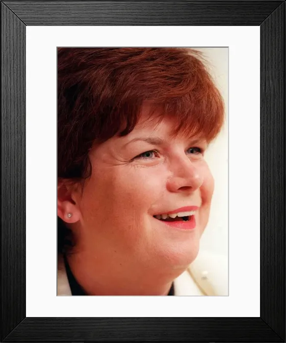 Framed Print : Elaine C Smith comedienne September 1999 A©mirrorpix Framed Print : Elaine C Smith comedienne September 1999 A©mirrorpix
