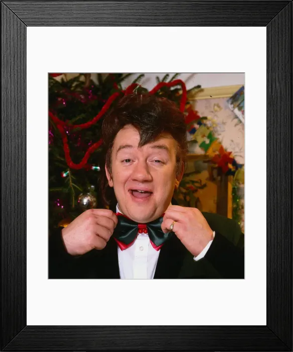 Framed Print : Mel Smith actor comedian adjusting green red bow tie A©mirrorpix Framed Print : Mel Smith actor comedian adjusting green red bow tie A©mirrorpix