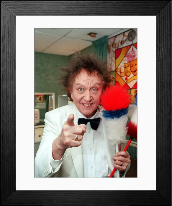 Framed Print : Comedian Ken Dodd April 1999 A©mirrorpix Framed Print : Comedian Ken Dodd April 1999 A©mirrorpix